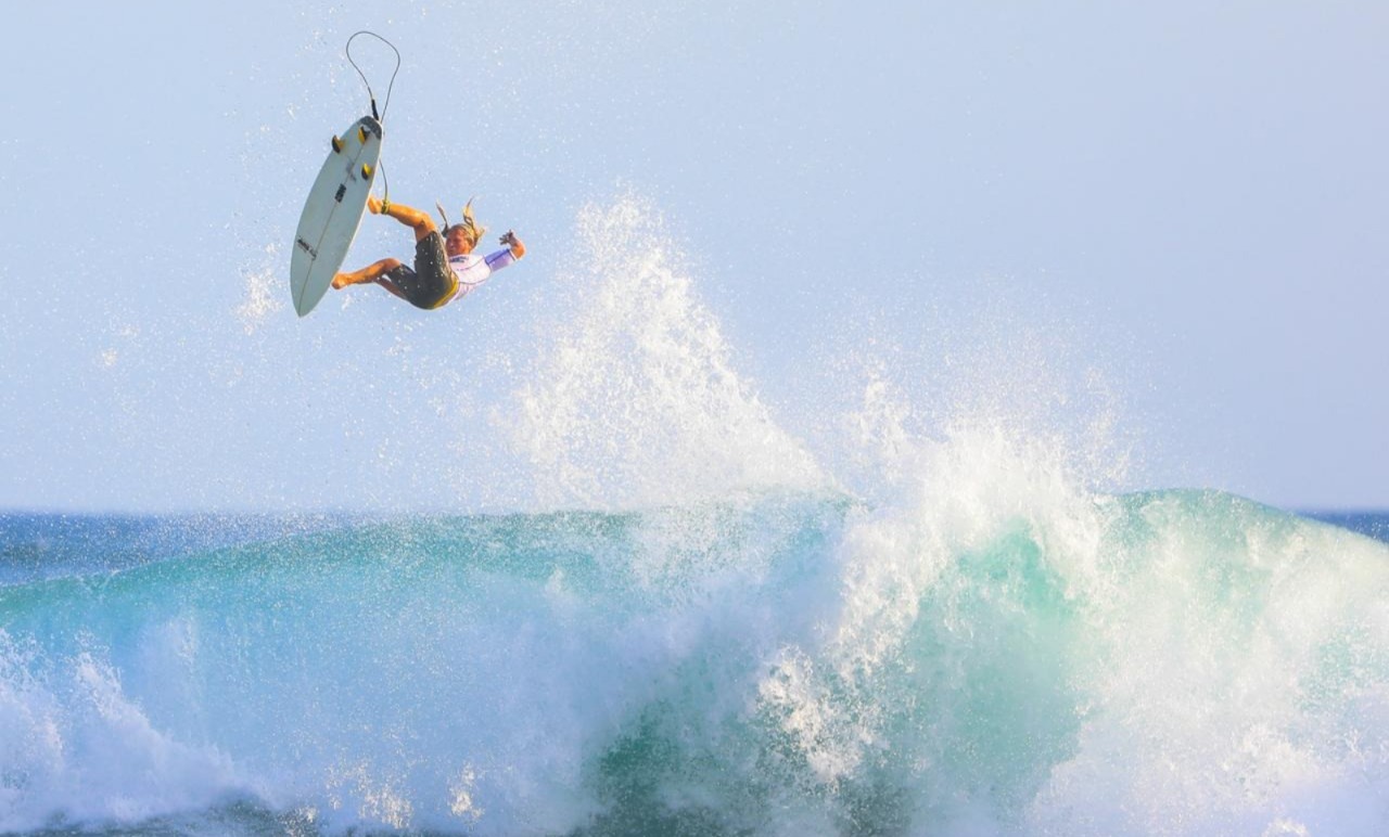 la-cajita-express-hace-brillar-a-surfistas-nacionales-en-el-zonte